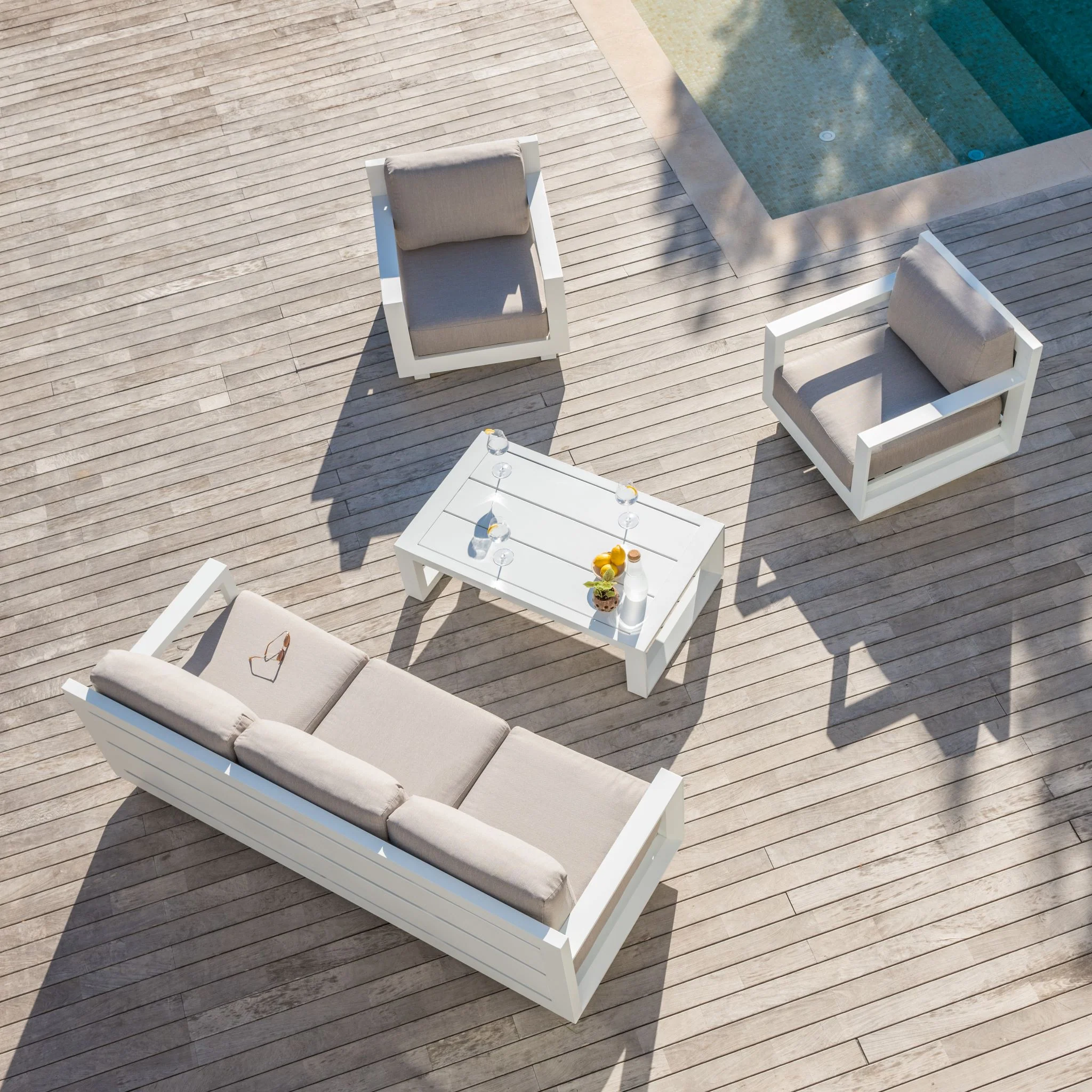 Table basse rectangulaire en aluminium Elba 120x72cm - Image 3