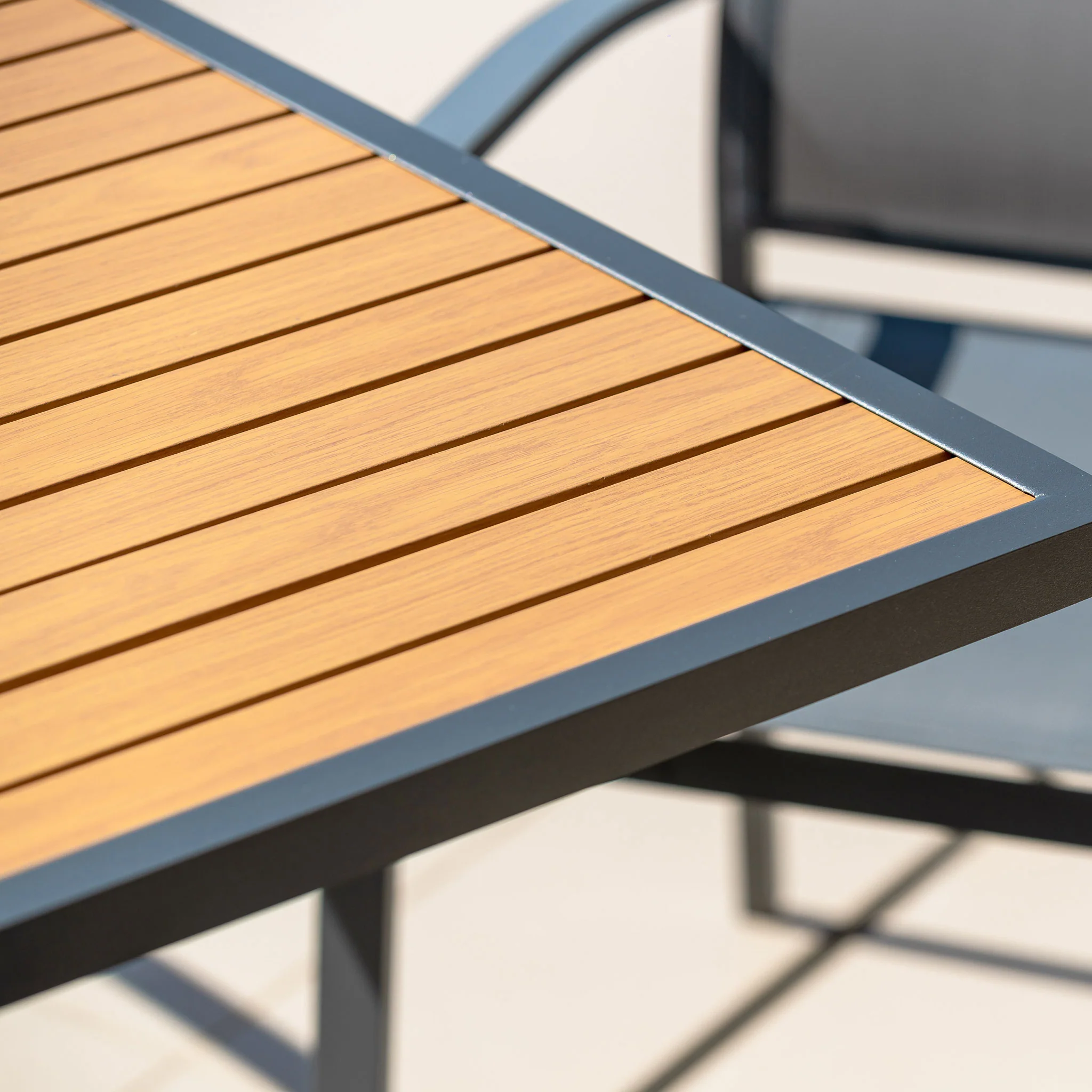 Table de jardin extensible 10 places Aluminium effet bois Murano (135/270 x 90 cm) - Image 3